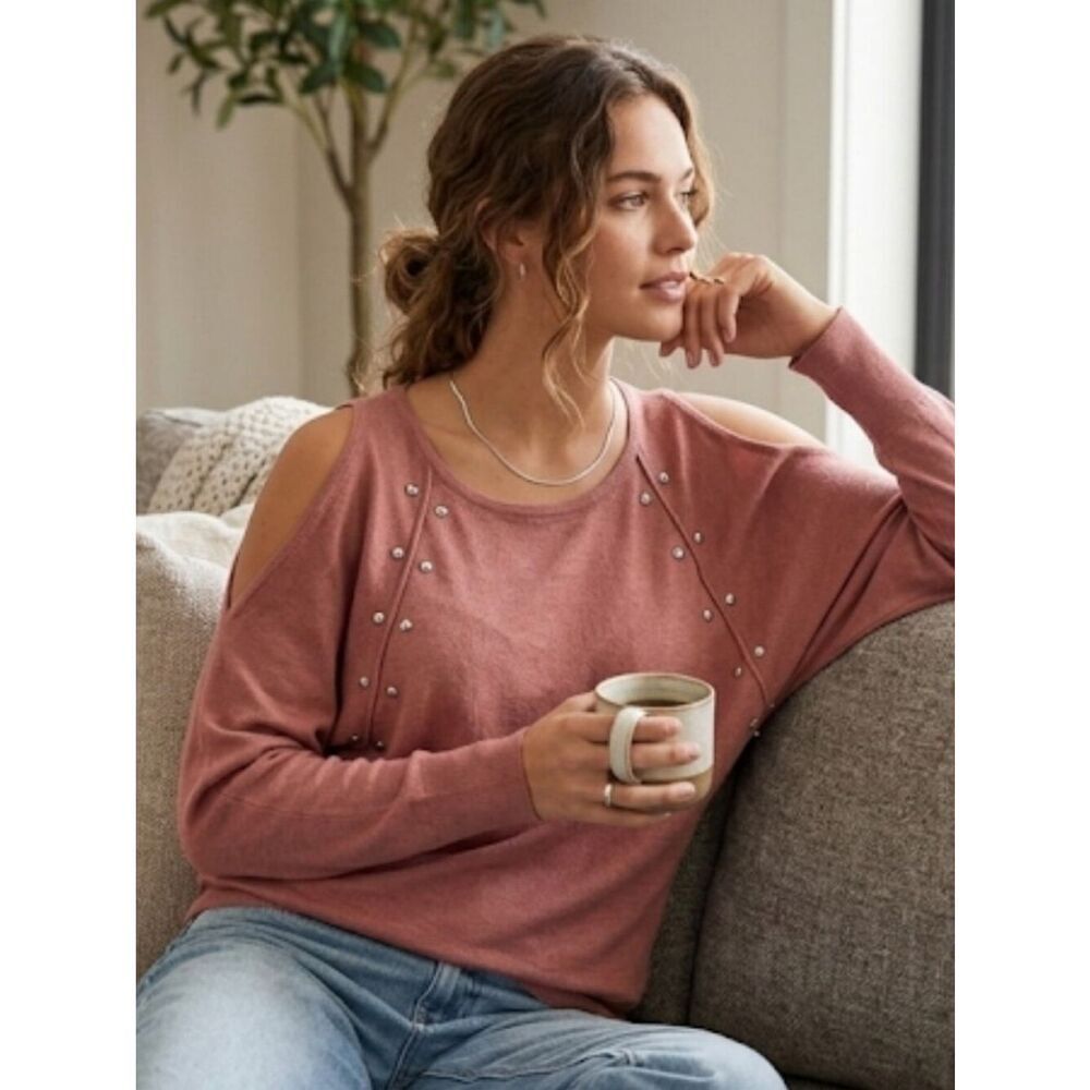 Jennifer Lopez top Sz S Rose with studs